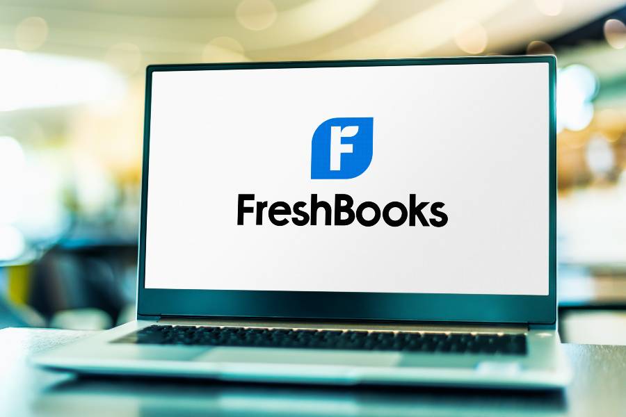 笔记本电脑屏幕上的Fresh Book徽标。